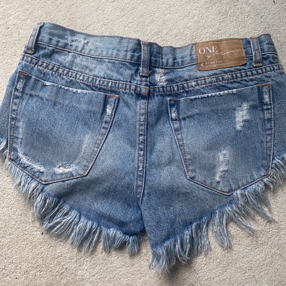One teaspoon Jean short - Picture 3 of 3